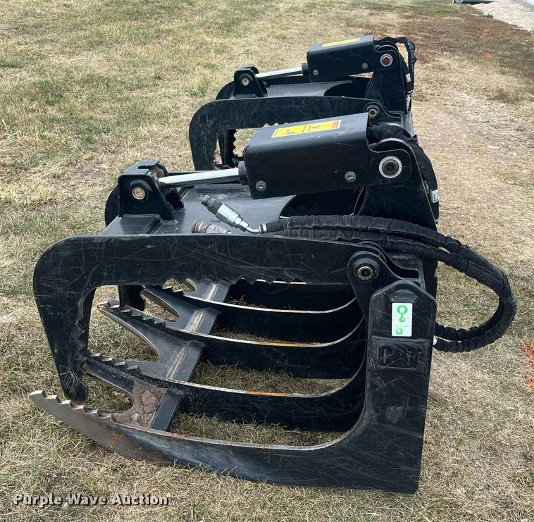 image for item LD9796 2021 Caterpillar  skid steer grapple bucket
