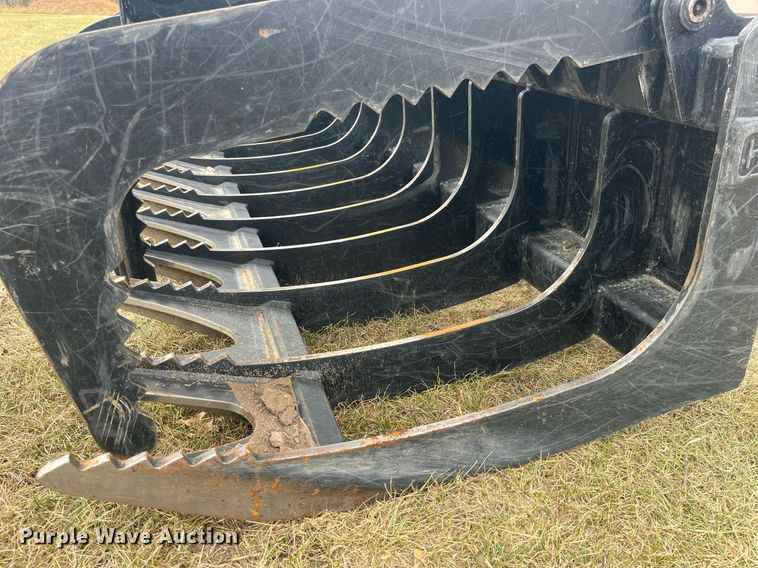 image for item LD9796 2021 Caterpillar  skid steer grapple bucket