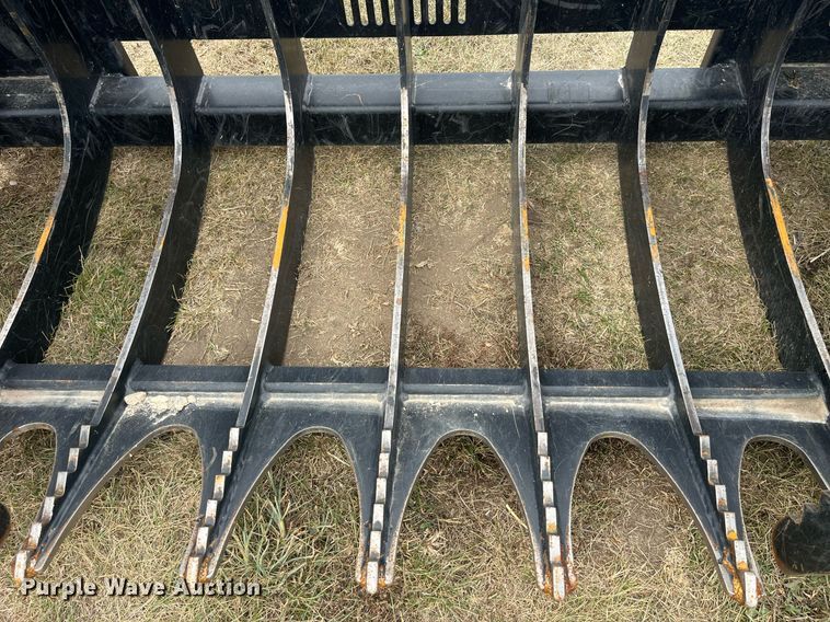 image for item LD9796 2021 Caterpillar  skid steer grapple bucket