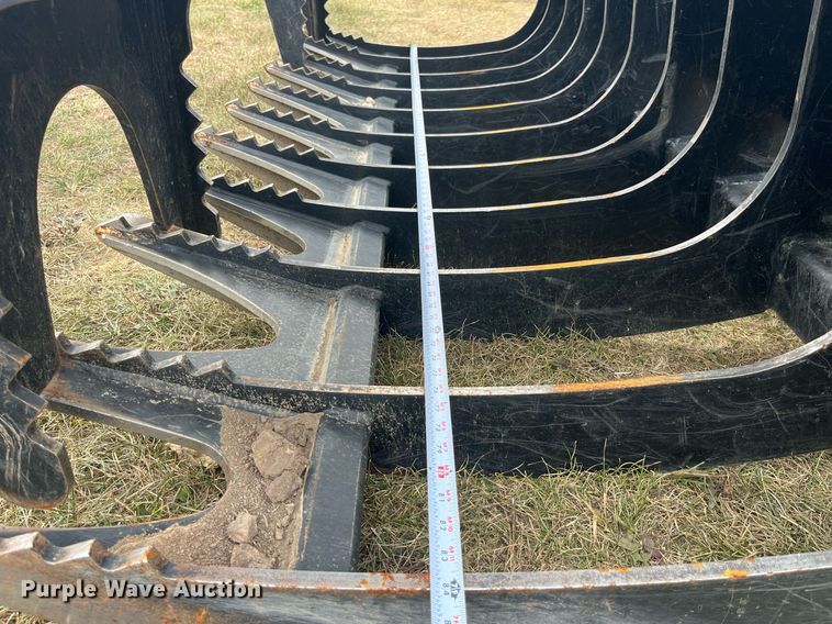 image for item LD9796 2021 Caterpillar  skid steer grapple bucket