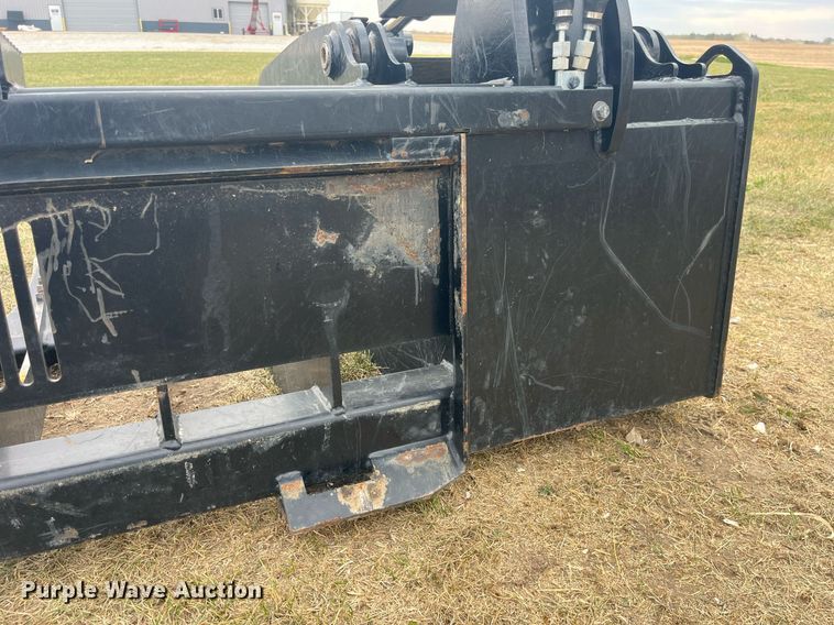 image for item LD9796 2021 Caterpillar  skid steer grapple bucket