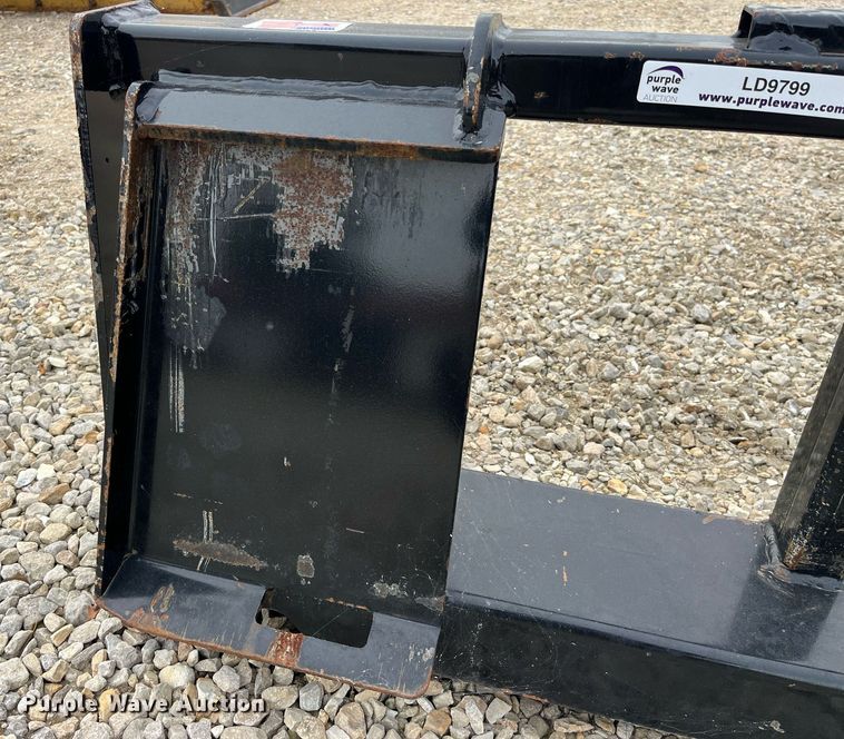 image for item LD9799 Notch BSD  skid steer bale spear