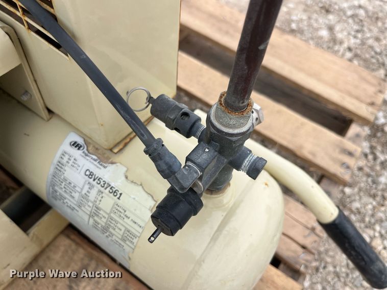 image for item LD9802 Ingersoll Rand SS3  air compressor