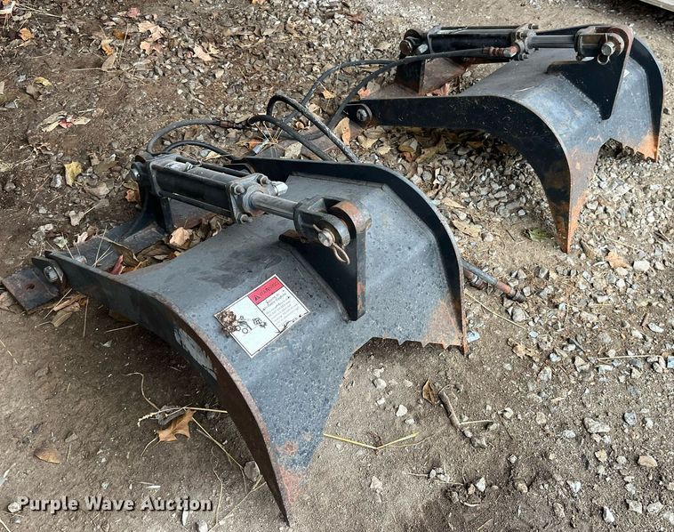 image for item LD9814 Skid steer grapple