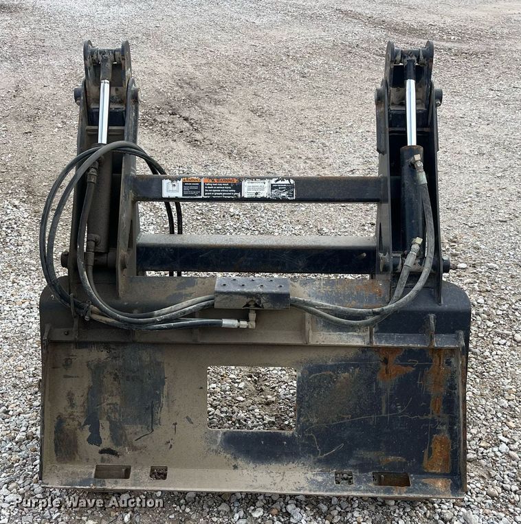 image for item LD9821 Skid steer grapple forks