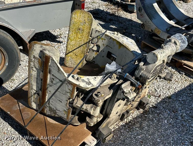 image for item LG9059 Cascade 25C-RC-03F  forklift clamp