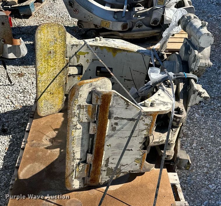 image for item LG9059 Cascade 25C-RC-03F  forklift clamp