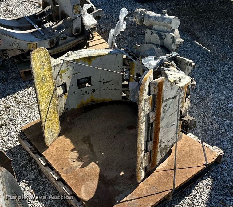 image for item LG9059 Cascade 25C-RC-03F  forklift clamp