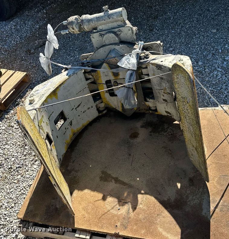 image for item LG9059 Cascade 25C-RC-03F  forklift clamp