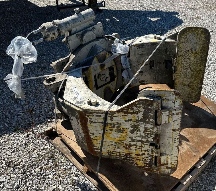 image for item LG9059 Cascade 25C-RC-03F  forklift clamp