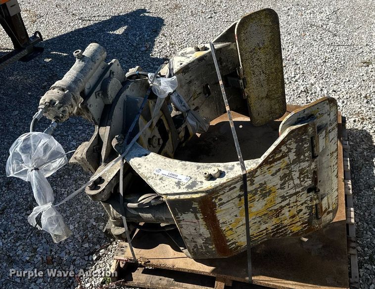 image for item LG9059 Cascade 25C-RC-03F  forklift clamp