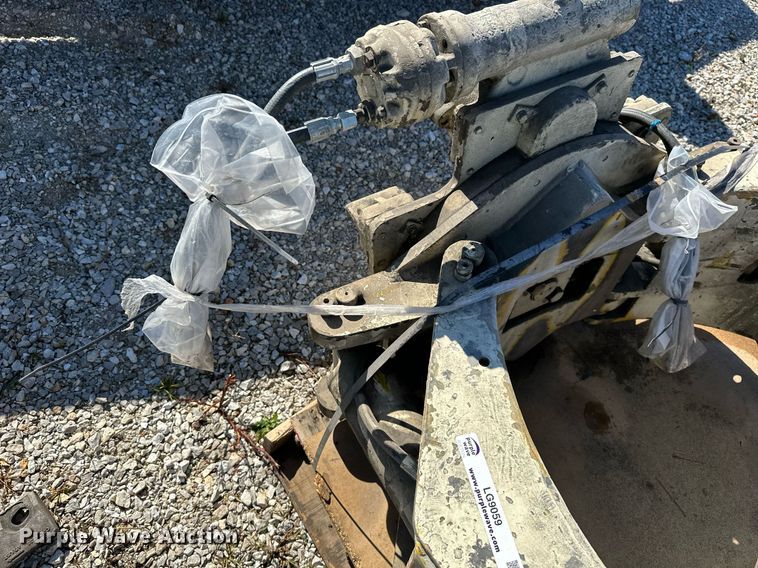 image for item LG9059 Cascade 25C-RC-03F  forklift clamp