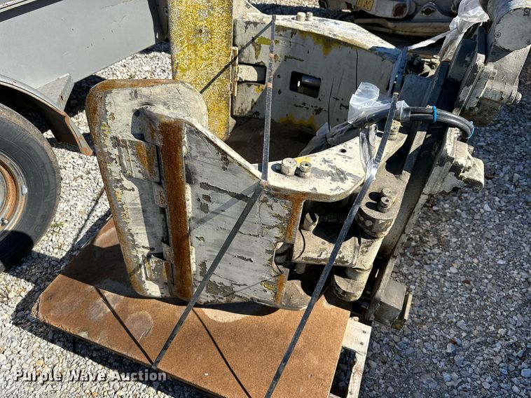 image for item LG9059 Cascade 25C-RC-03F  forklift clamp