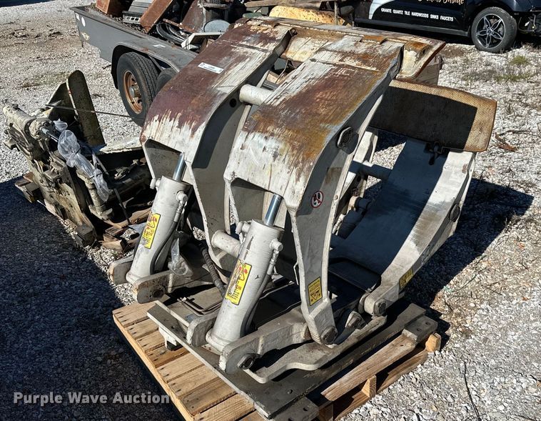 image for item LG9060 Cascade  forklift clamp