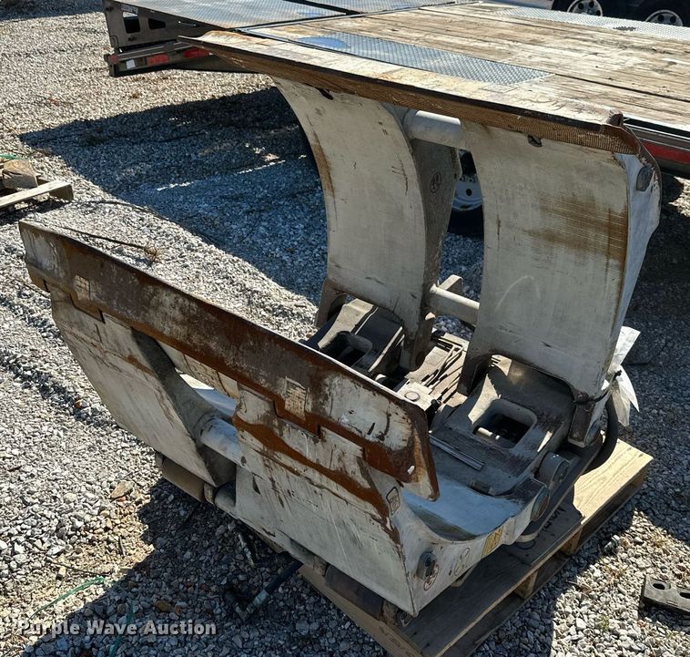 image for item LG9060 Cascade  forklift clamp