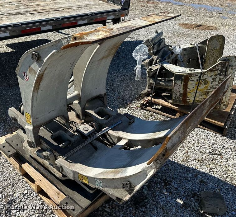 image for item LG9060 Cascade  forklift clamp