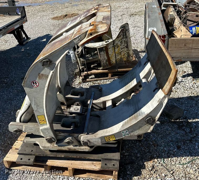 image for item LG9060 Cascade  forklift clamp