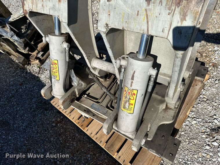 image for item LG9060 Cascade  forklift clamp