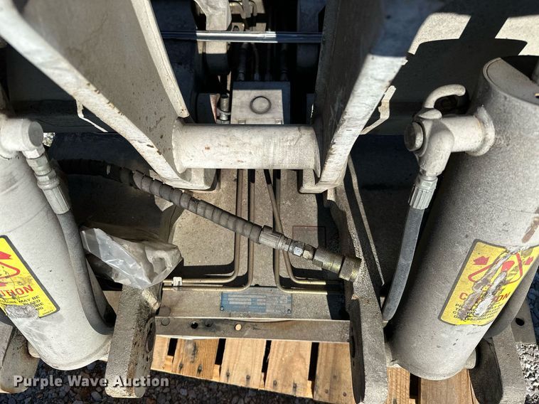 image for item LG9060 Cascade  forklift clamp