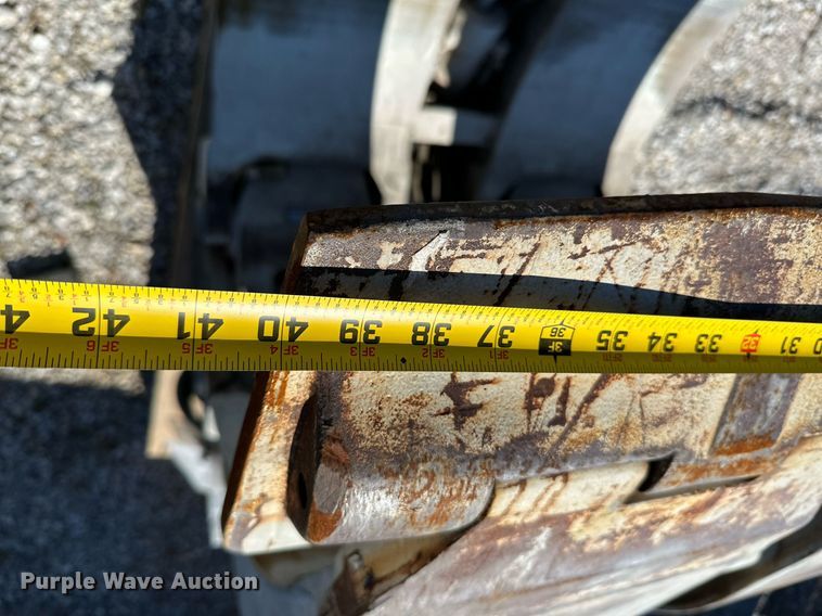 image for item LG9060 Cascade  forklift clamp