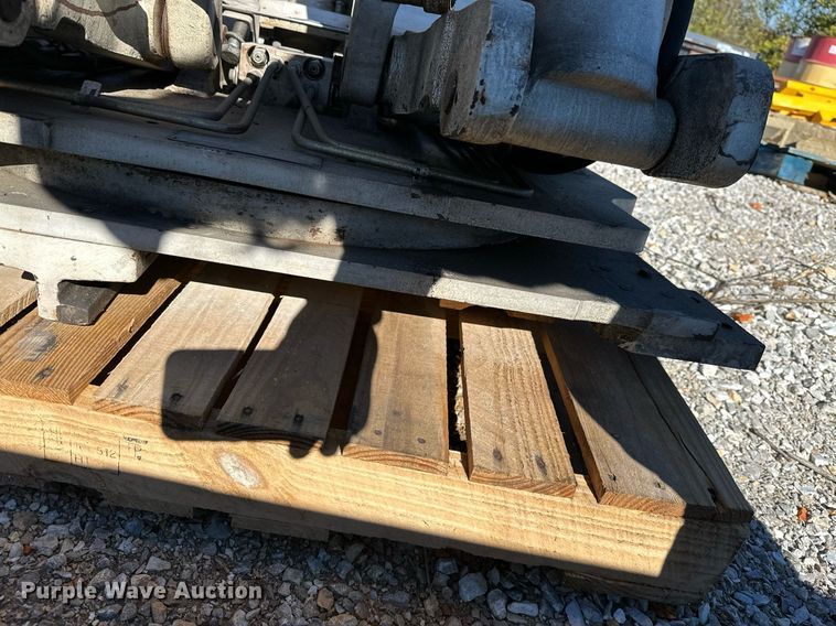 image for item LG9060 Cascade  forklift clamp