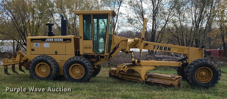 image for item LJ9295 1996 John Deere 770BH  motor grader