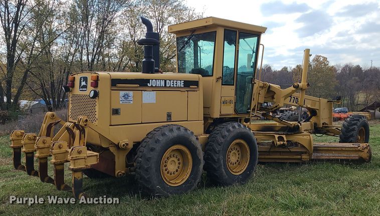 image for item LJ9295 1996 John Deere 770BH  motor grader