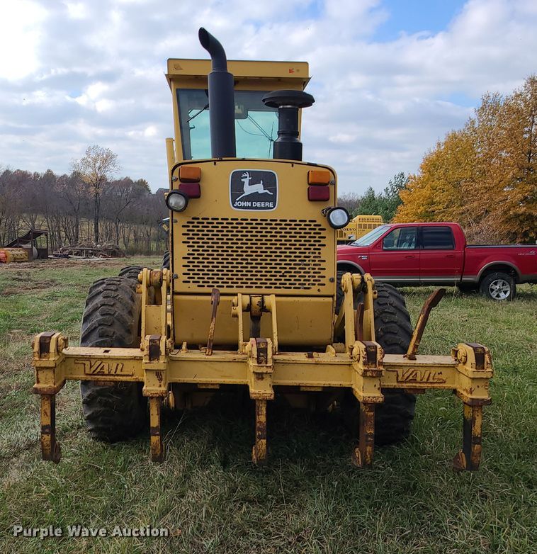 image for item LJ9295 1996 John Deere 770BH  motor grader