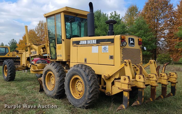 image for item LJ9295 1996 John Deere 770BH  motor grader