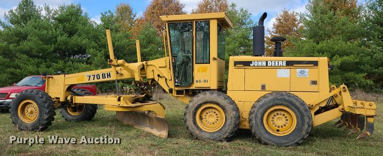 image for item LJ9295 1996 John Deere 770BH  motor grader
