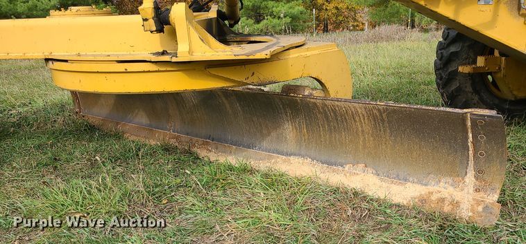 image for item LJ9295 1996 John Deere 770BH  motor grader