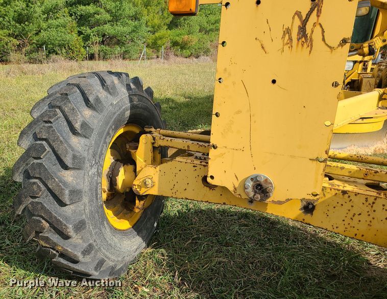 image for item LJ9295 1996 John Deere 770BH  motor grader