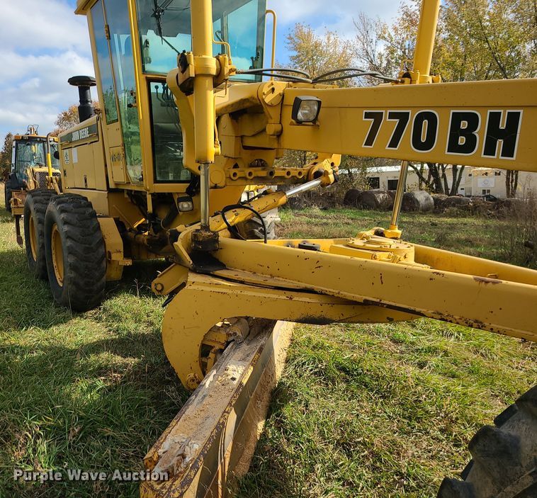 image for item LJ9295 1996 John Deere 770BH  motor grader