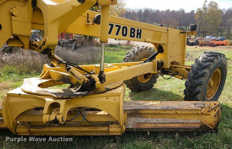 image for item LJ9295 1996 John Deere 770BH  motor grader