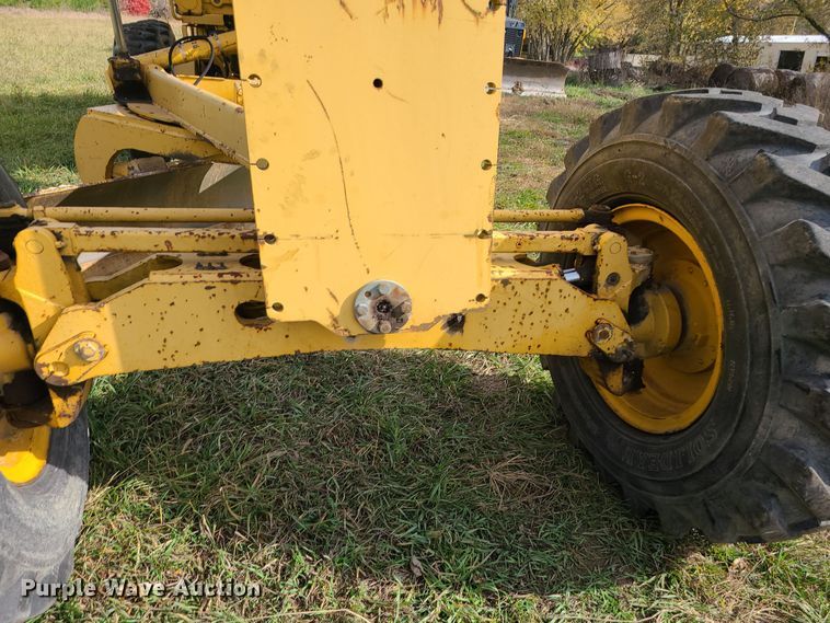 image for item LJ9295 1996 John Deere 770BH  motor grader