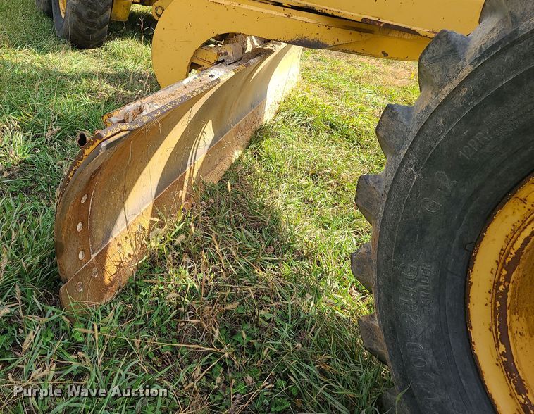 image for item LJ9295 1996 John Deere 770BH  motor grader