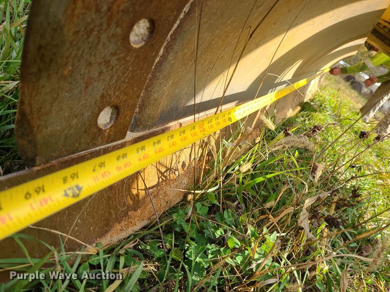 image for item LJ9295 1996 John Deere 770BH  motor grader