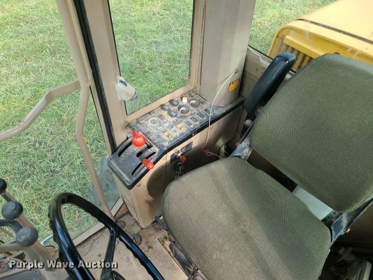 image for item LJ9295 1996 John Deere 770BH  motor grader