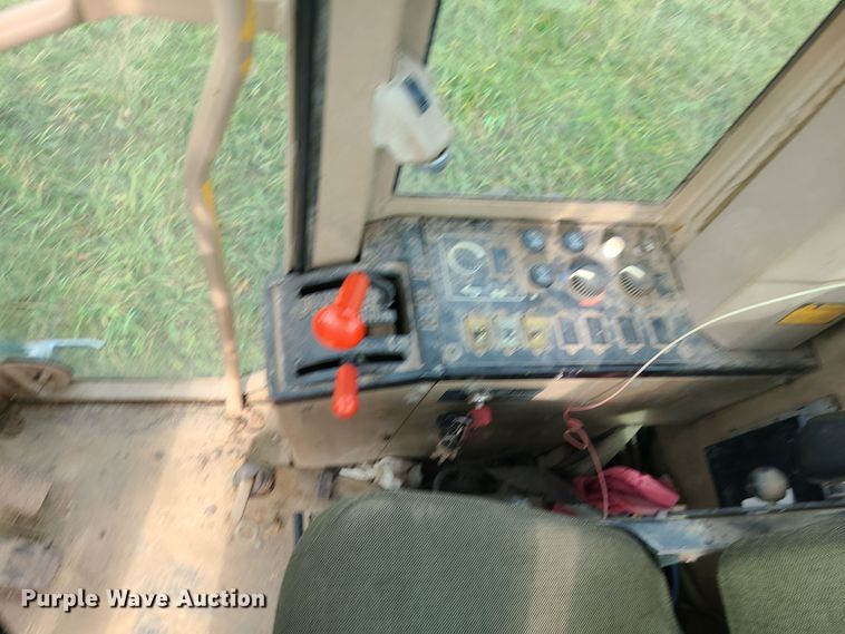 image for item LJ9295 1996 John Deere 770BH  motor grader