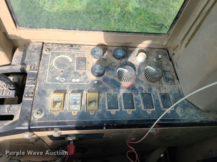 image for item LJ9295 1996 John Deere 770BH  motor grader