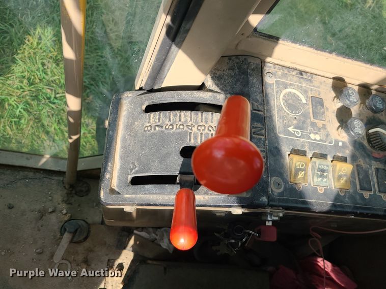 image for item LJ9295 1996 John Deere 770BH  motor grader