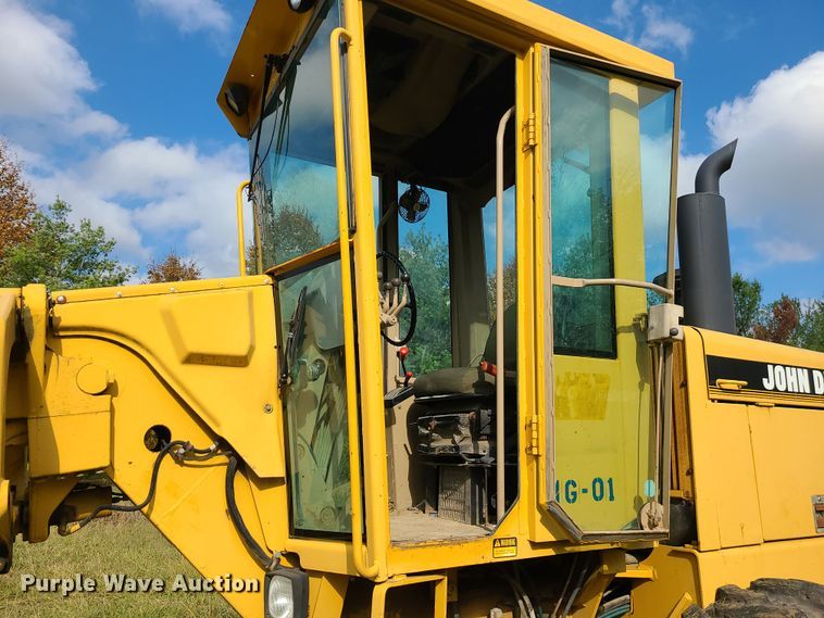 image for item LJ9295 1996 John Deere 770BH  motor grader