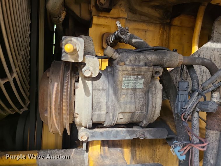 image for item LJ9295 1996 John Deere 770BH  motor grader