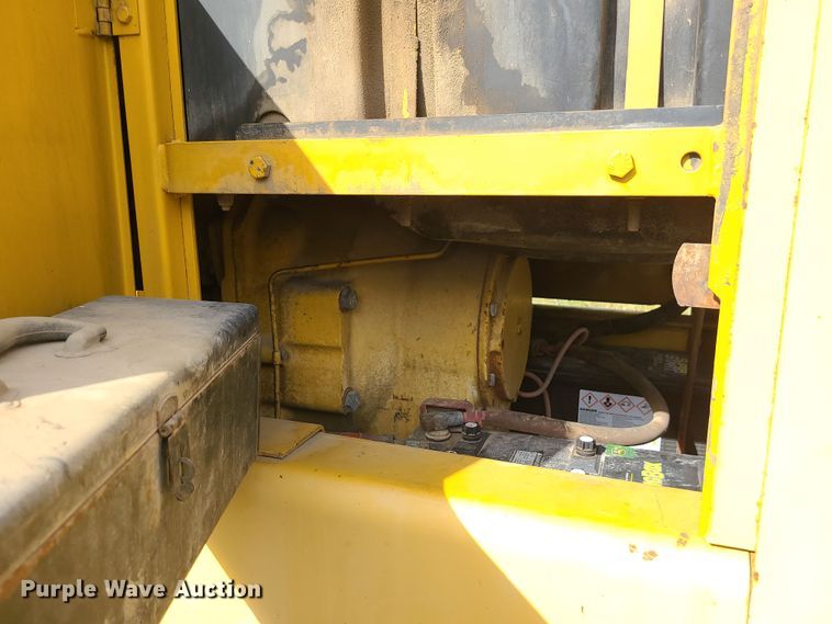 image for item LJ9295 1996 John Deere 770BH  motor grader