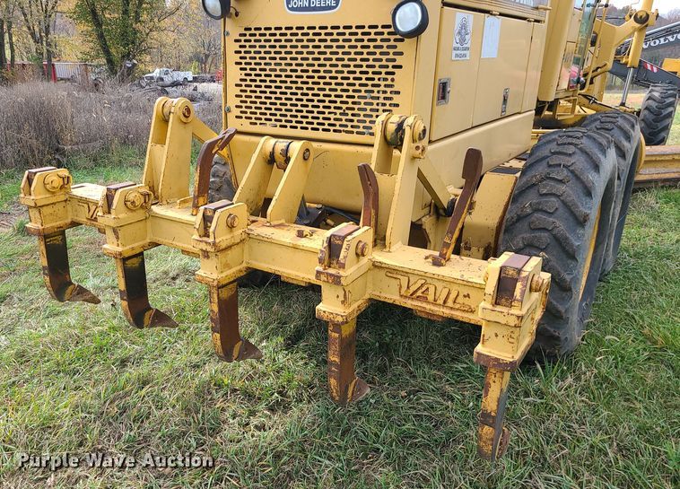 image for item LJ9295 1996 John Deere 770BH  motor grader