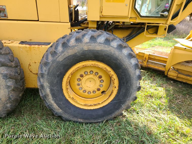 image for item LJ9295 1996 John Deere 770BH  motor grader