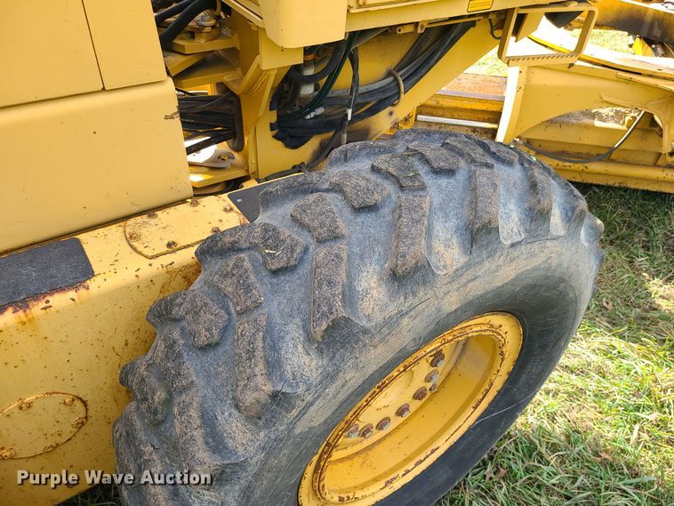 image for item LJ9295 1996 John Deere 770BH  motor grader