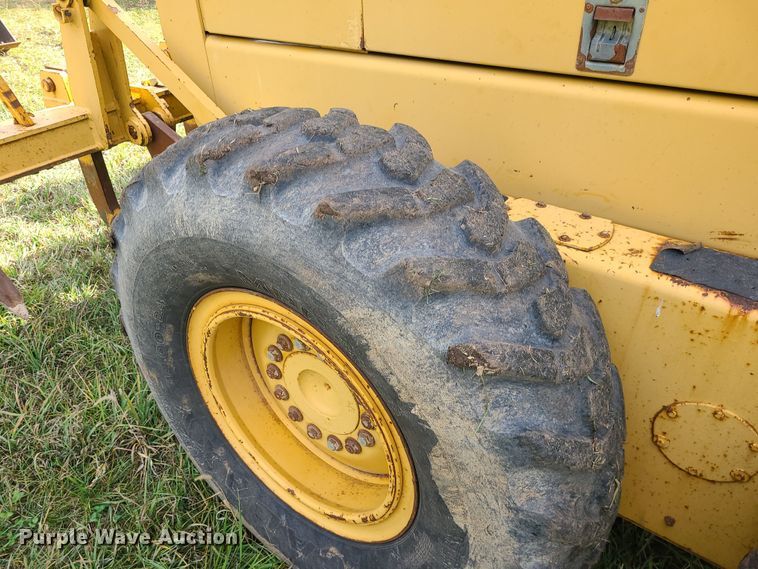 image for item LJ9295 1996 John Deere 770BH  motor grader