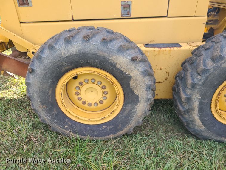 image for item LJ9295 1996 John Deere 770BH  motor grader