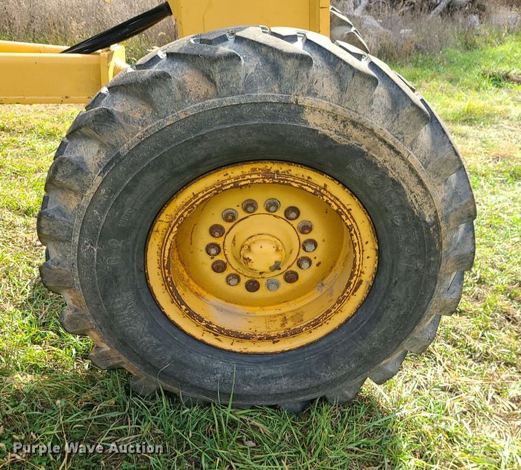 image for item LJ9295 1996 John Deere 770BH  motor grader